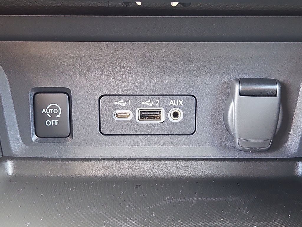 New 2025 Nissan Sentra SR FWD image 8