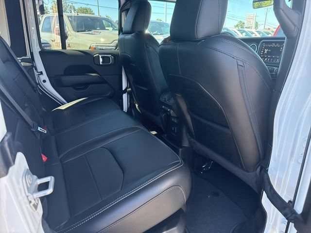 Used 2023 Jeep Wrangler Unlimited Sahara w/ Cold Weather Group AWD/4WD image 12
