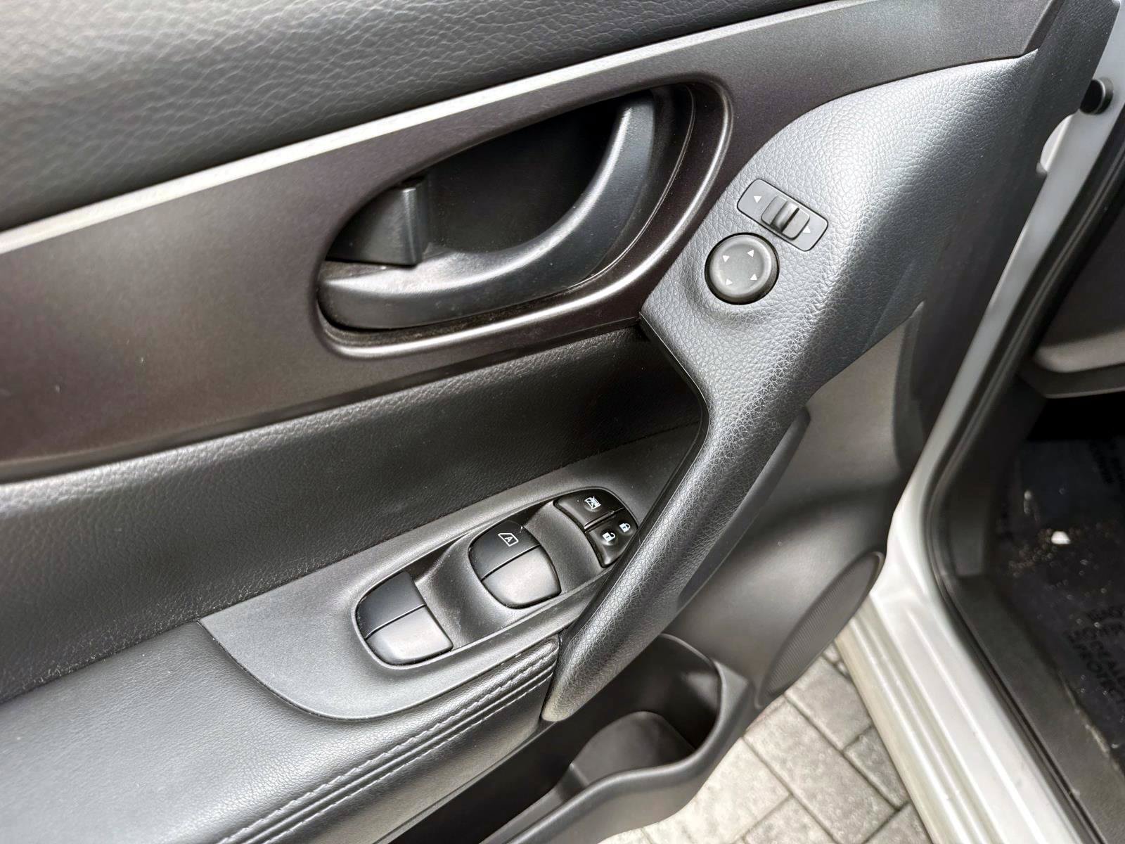 Used 2022 Nissan Rogue Sport S FWD image 17