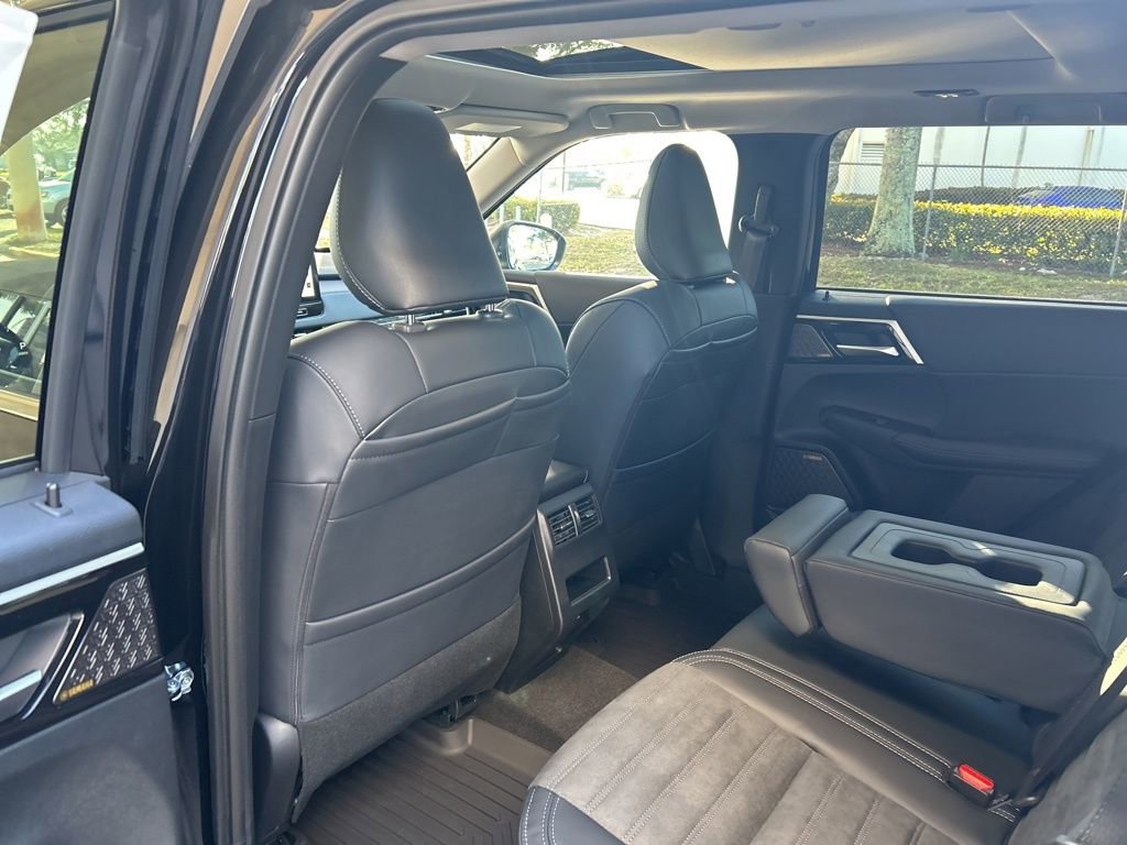 New 2026 Mitsubishi Outlander SE image 35