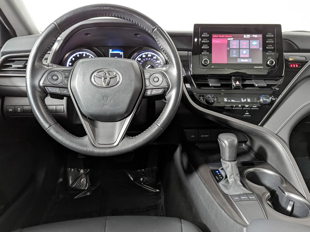 Used 2022 Toyota Camry SE image 16