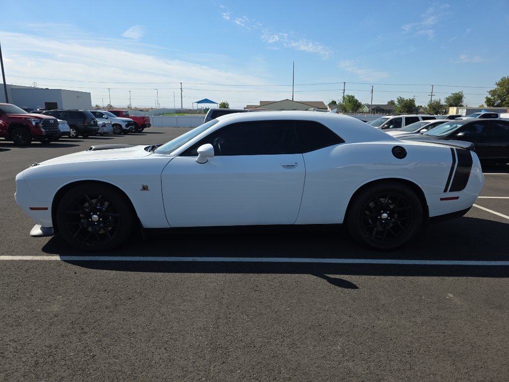 Used 2016 Dodge Challenger R/T Scat Pack w/ Leather Interior Group RWD image 4