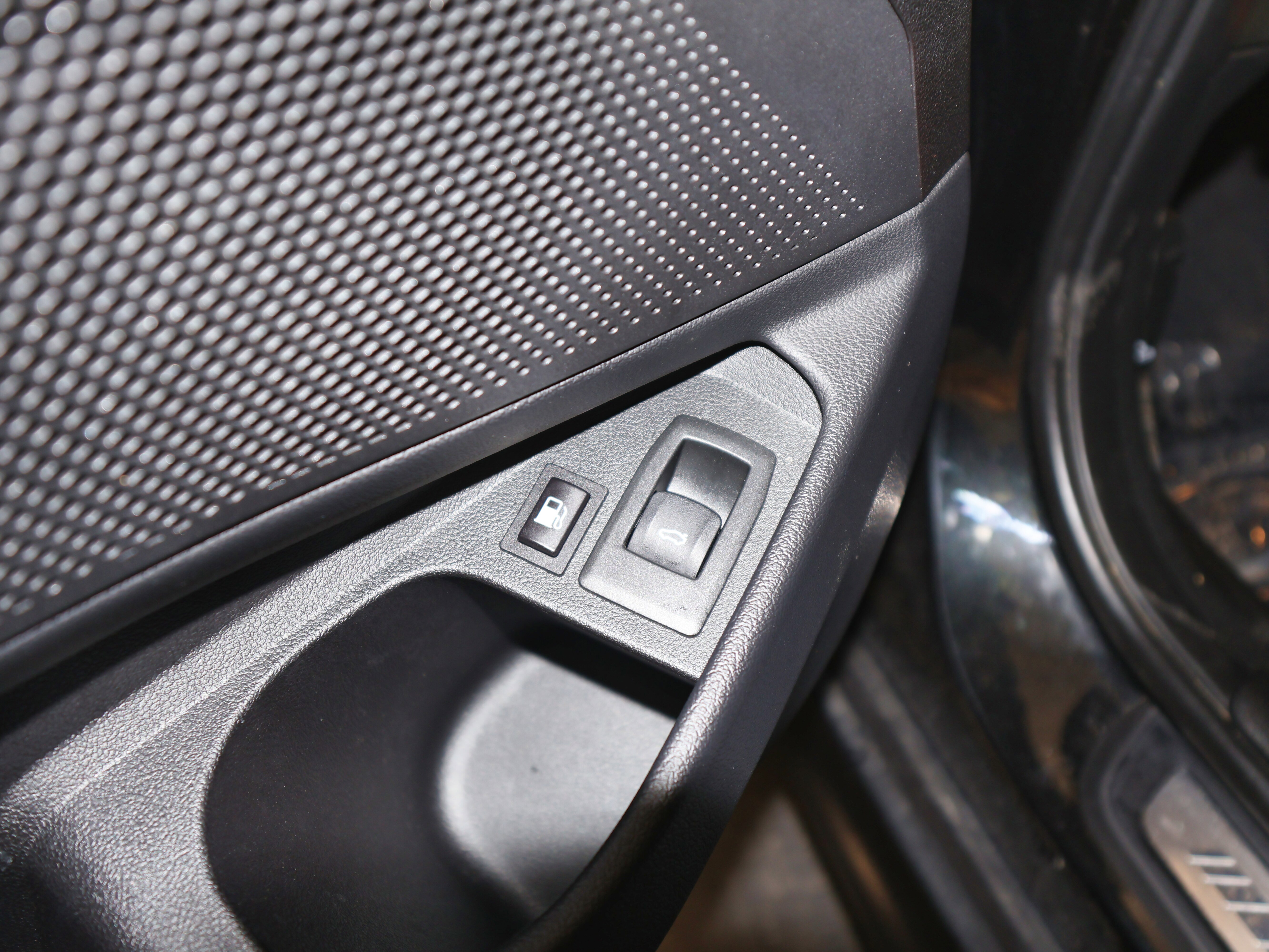 Used 2022 BMW 330e xDrive w/ M Sport Package image 20