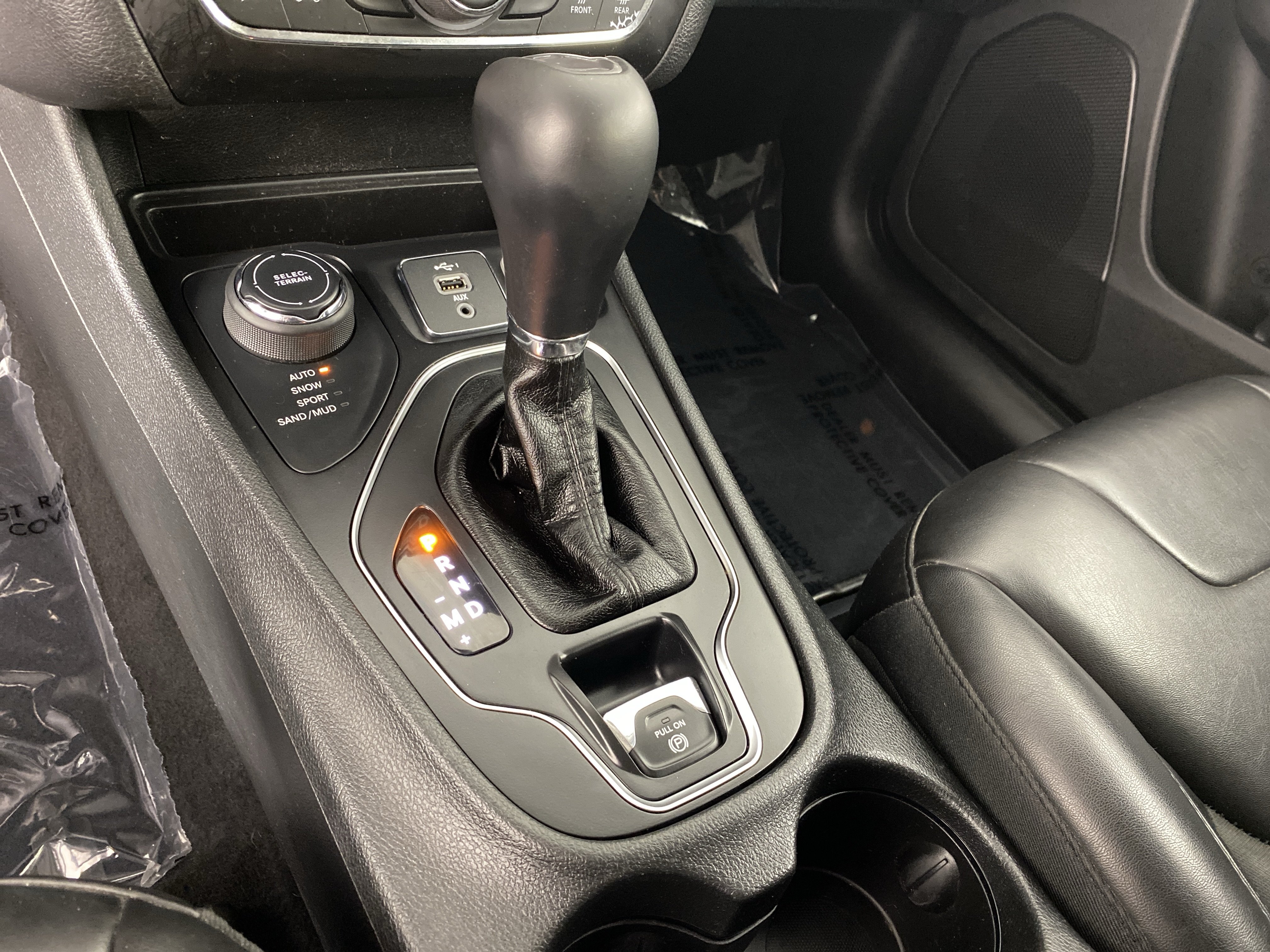 Used 2019 Jeep Cherokee Latitude Plus AWD/4WD image 28