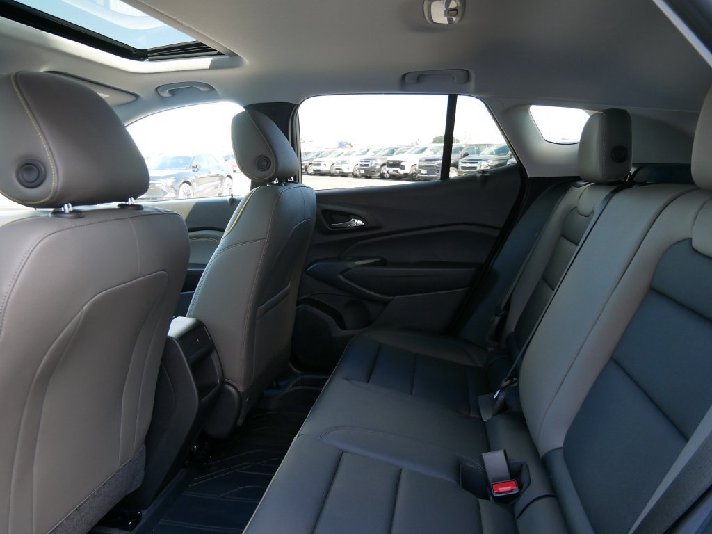 New 2026 Chevrolet Trax ACTIV w/ Sunroof Package FWD image 16