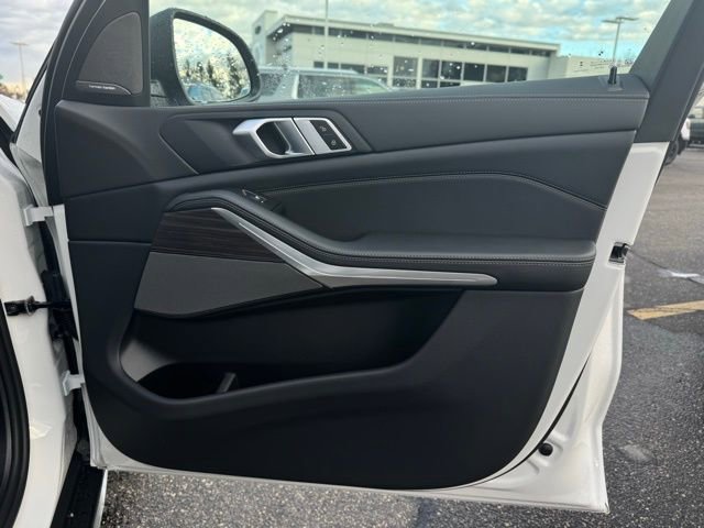 New 2026 BMW X5 xDrive40i w/ Premium Package image 16