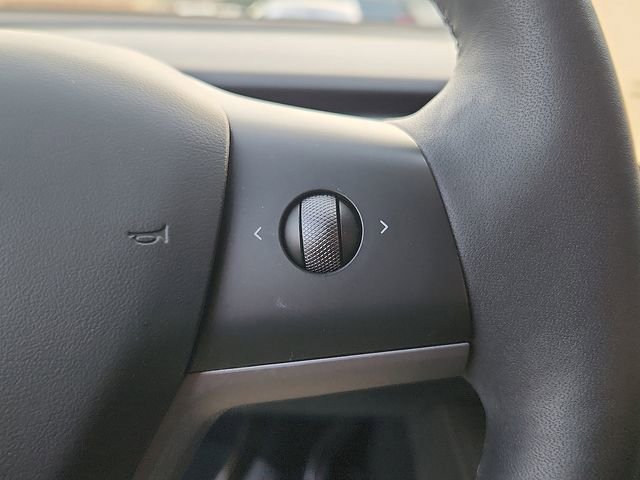 Used 2023 Tesla Model Y Performance image 23