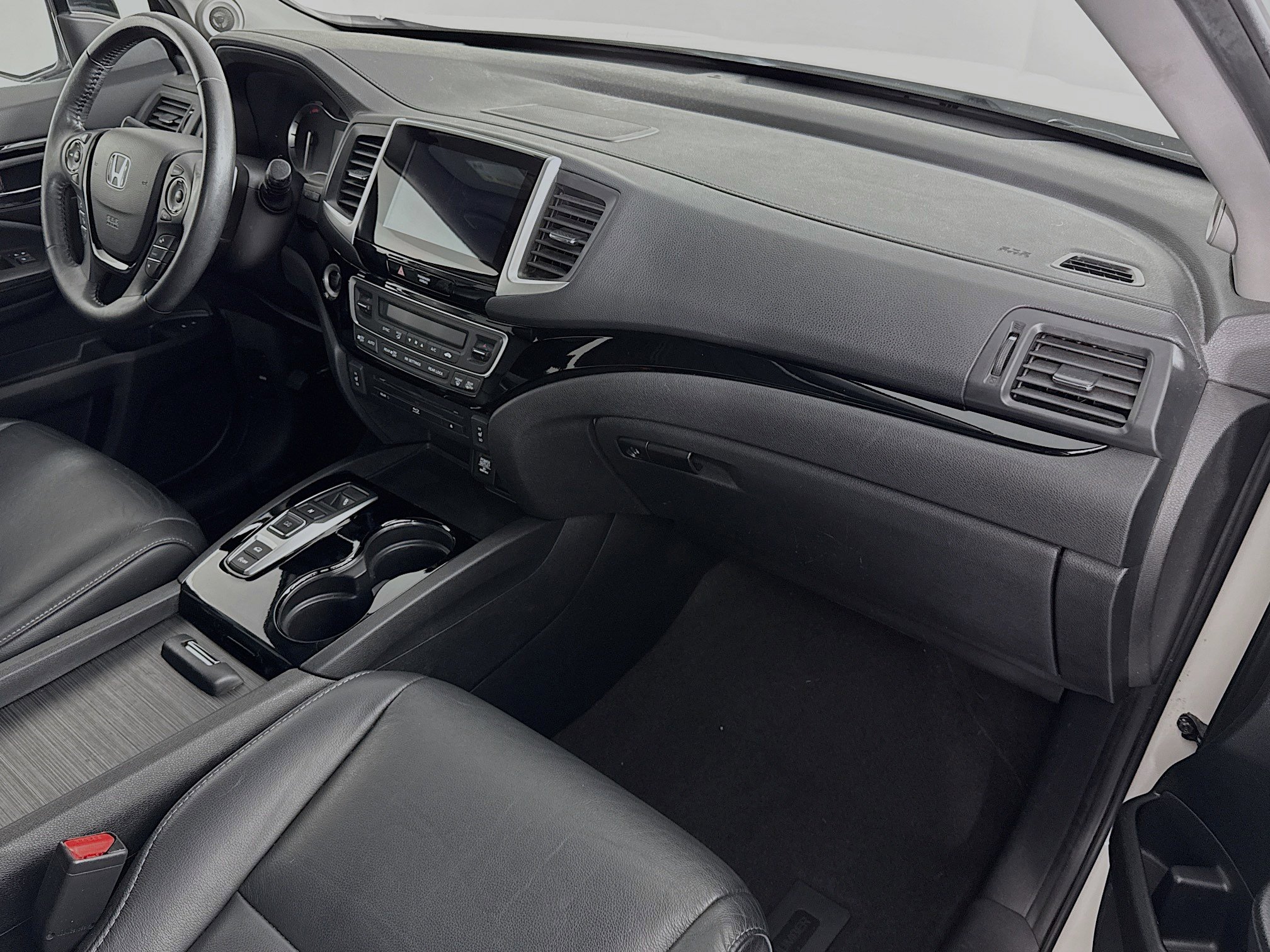 Certified 2018 Honda Pilot Touring image 32
