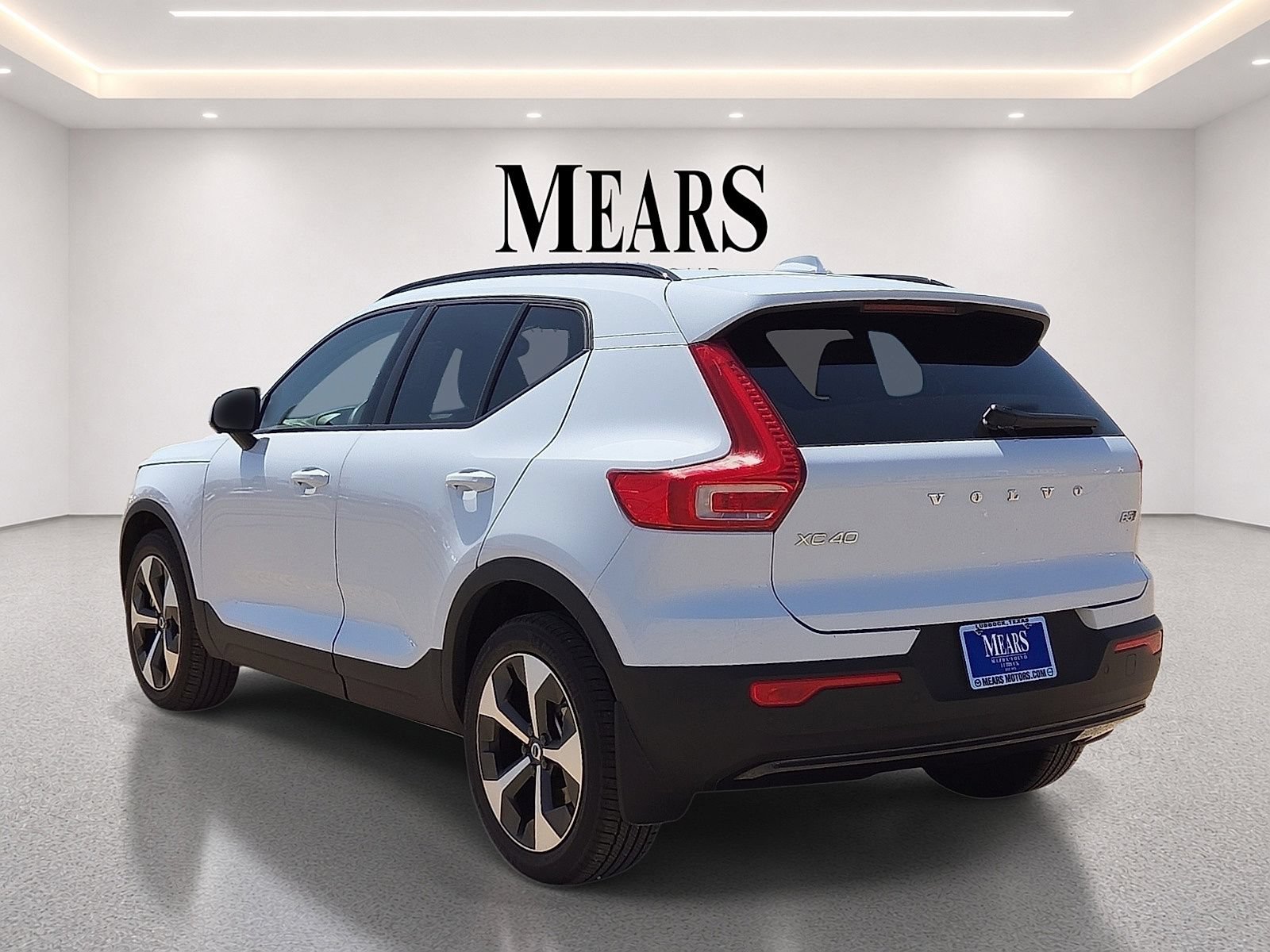 Used 2026 Volvo XC40 B5 Plus AWD/4WD image 4