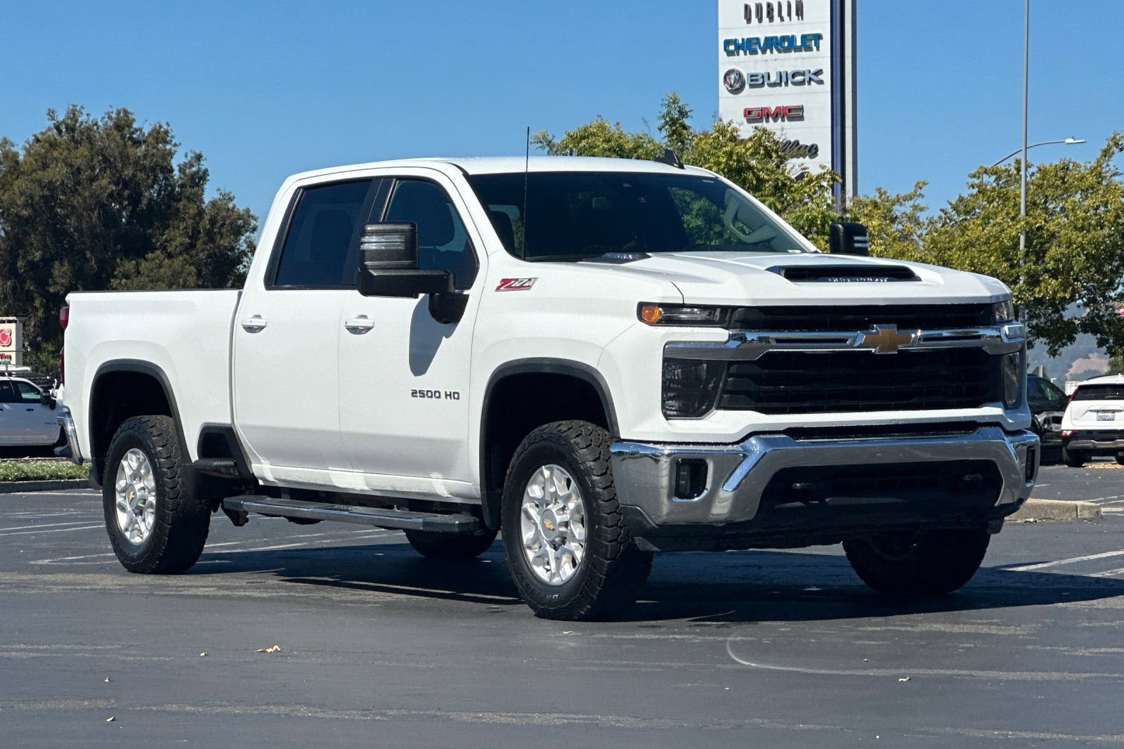 Used 2024 Chevrolet Silverado 2500 LT AWD/4WD image 2