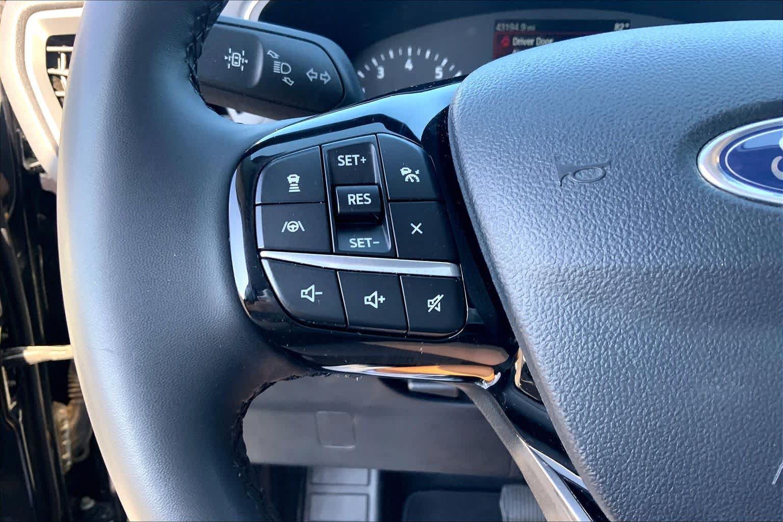 Used 2022 Ford Escape SE w/ SE Sport Appearance Package FWD image 24