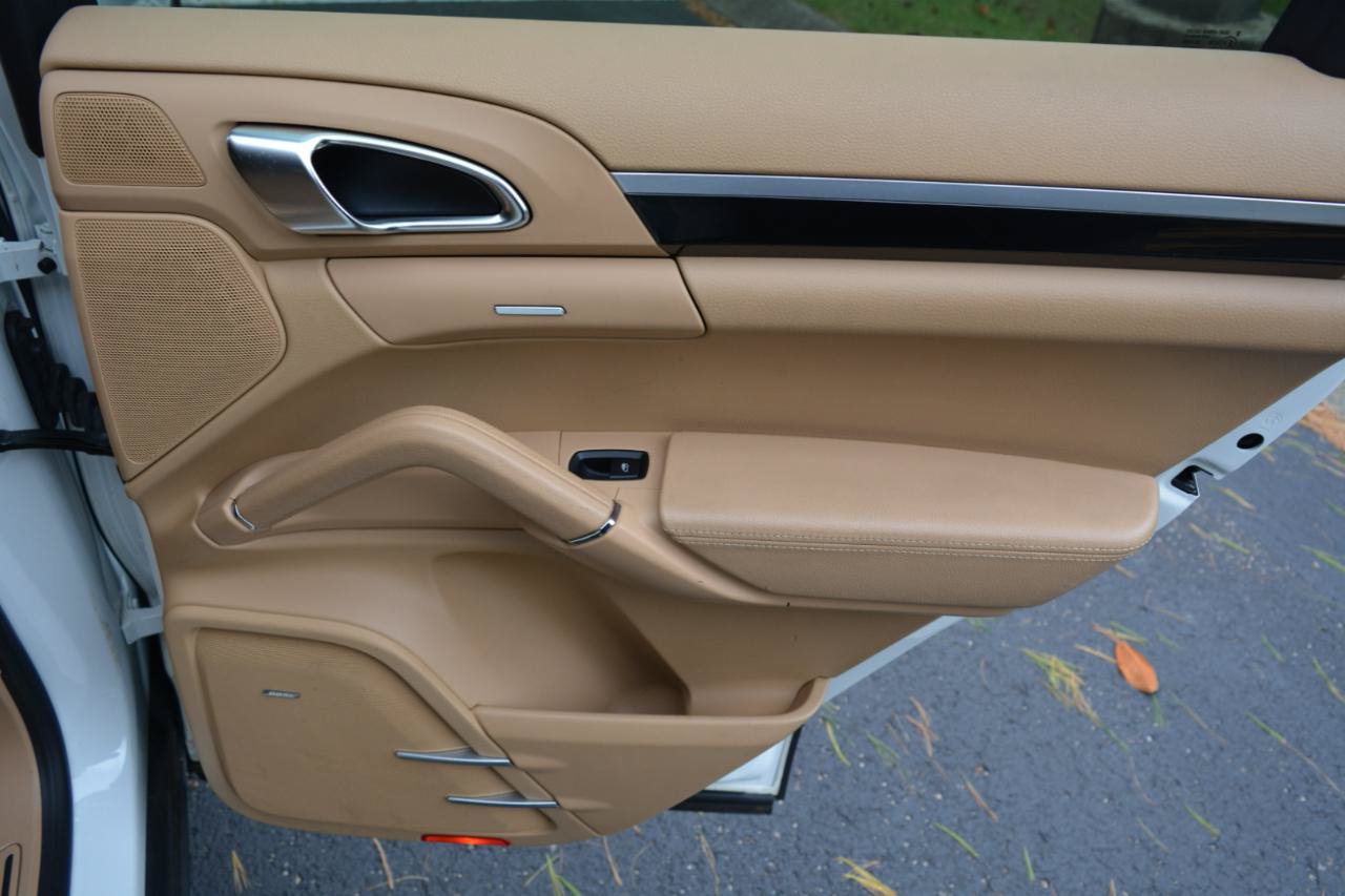 Used 2013 Porsche Cayenne AWD/4WD image 16