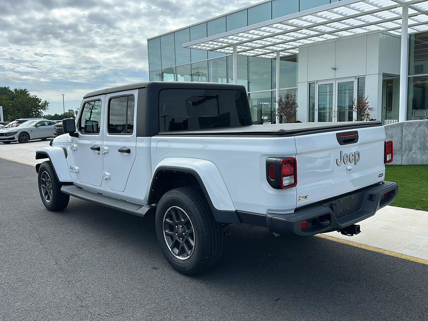 Used 2022 Jeep Gladiator Overland w/ Popular Equipment Package AWD/4WD image 7