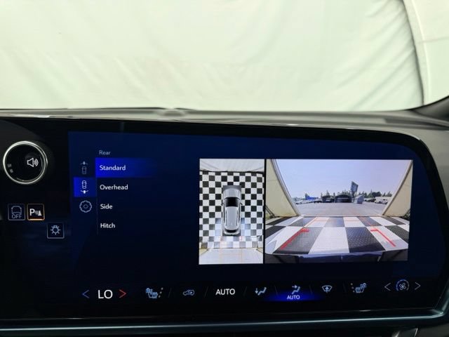 Used 2024 Chevrolet Equinox EV LT w/ LPO, Trailering Package FWD image 34