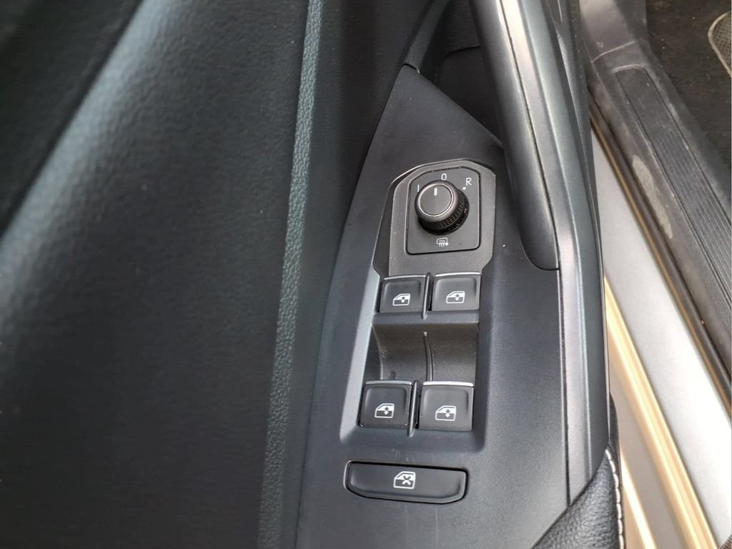 Used 2024 Volkswagen Jetta SE FWD image 19