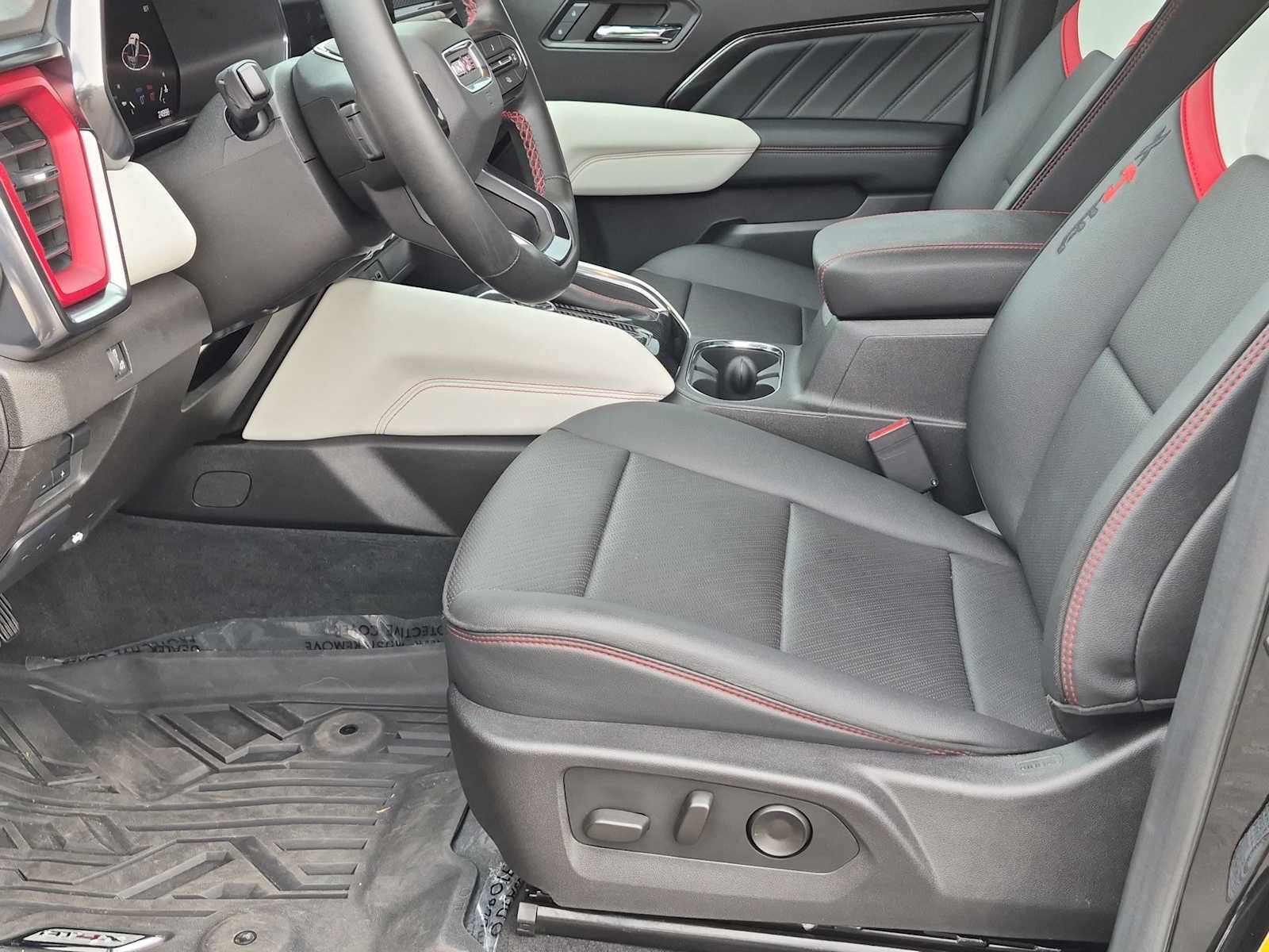 Used 2024 GMC Canyon AT4X AWD/4WD image 17