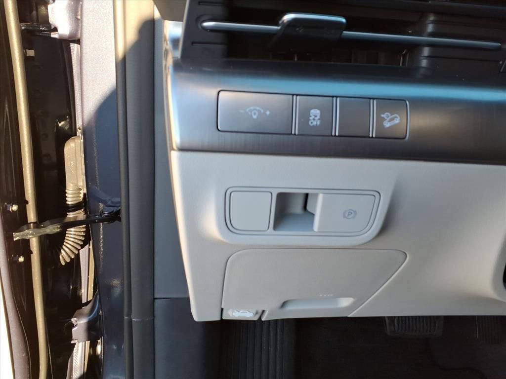 Used 2024 Hyundai Kona SEL w/ Convenience Package image 15