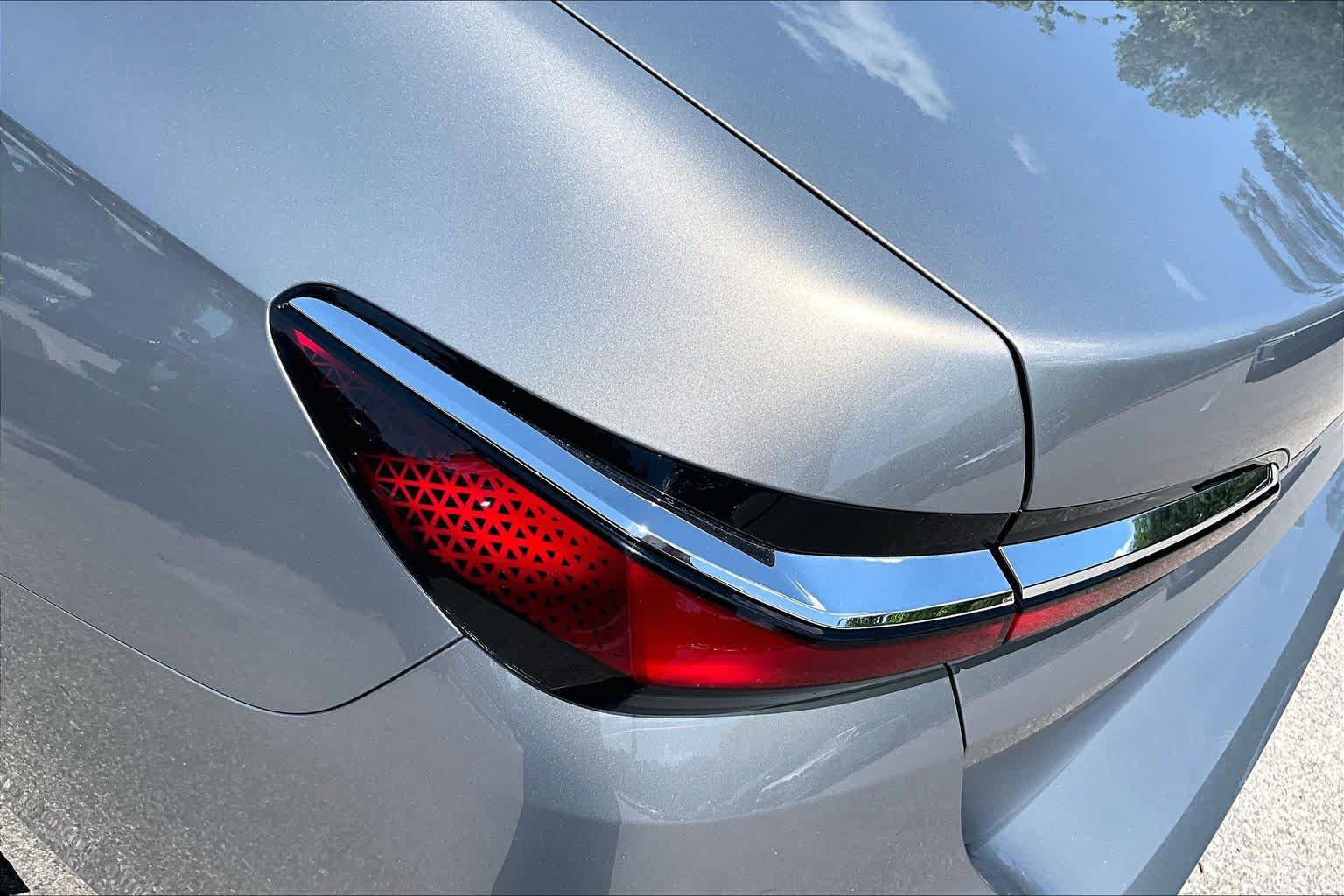 Certified 2025 BMW 740i RWD image 29