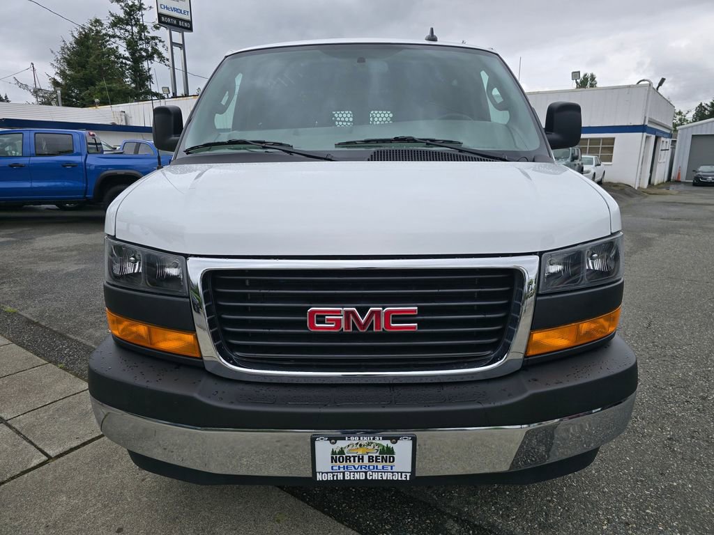 Used 2024 GMC Savana 2500 w/ Driver Convenience Package RWD image 2