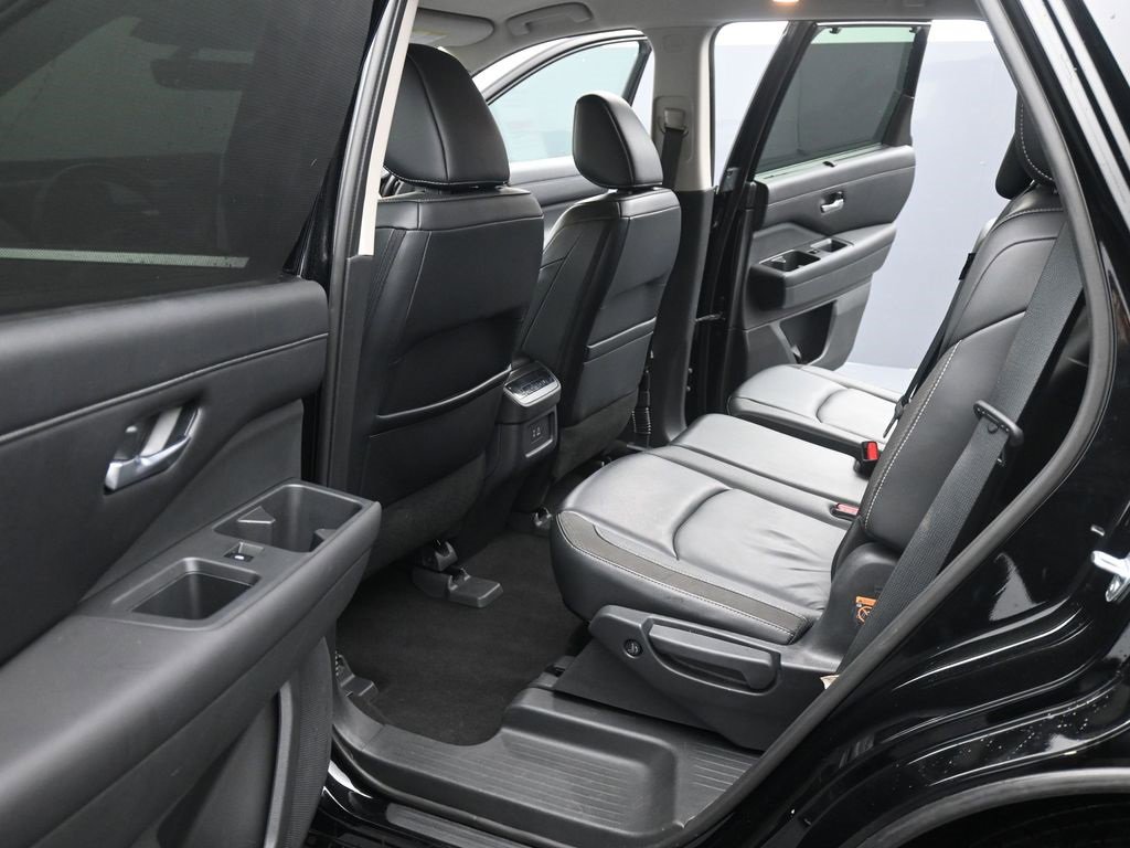 Used 2023 Nissan Pathfinder SL image 18