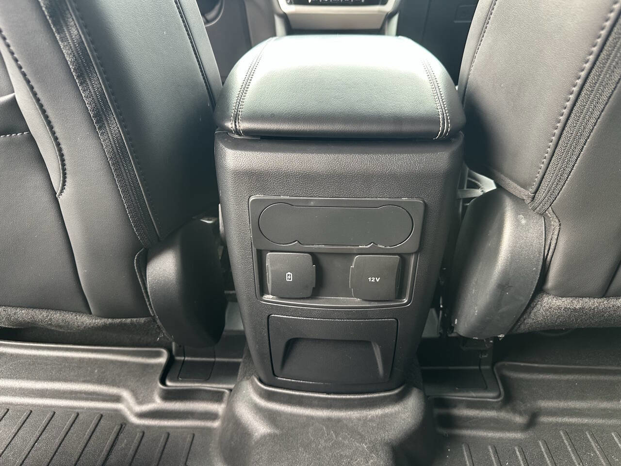 Used 2024 Ford Explorer XLT w/ Equipment Group 202A image 17