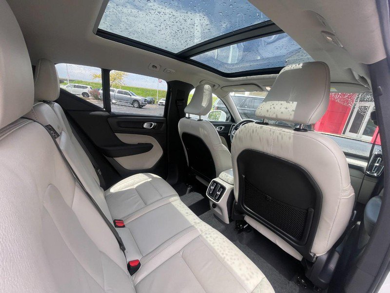 Used 2023 Volvo XC40 B5 Plus AWD/4WD image 15
