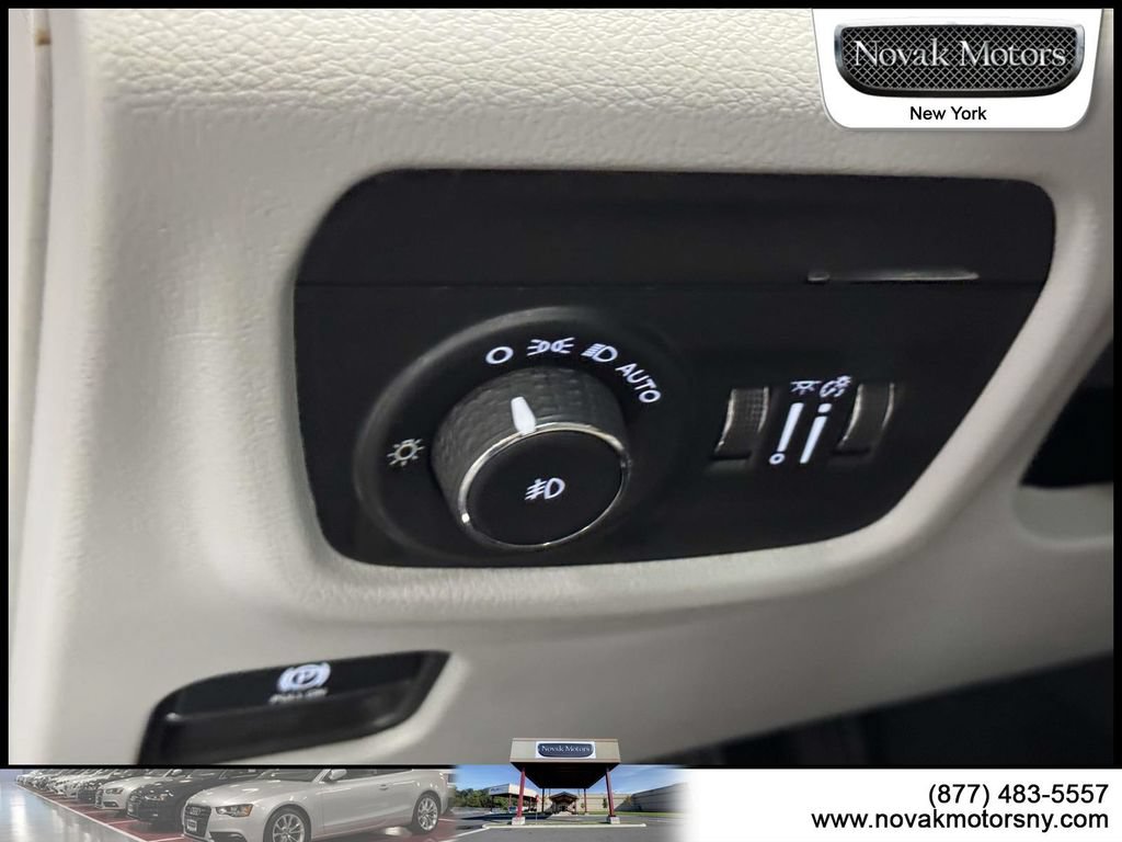 Used 2023 Jeep Grand Cherokee Overland AWD/4WD image 17