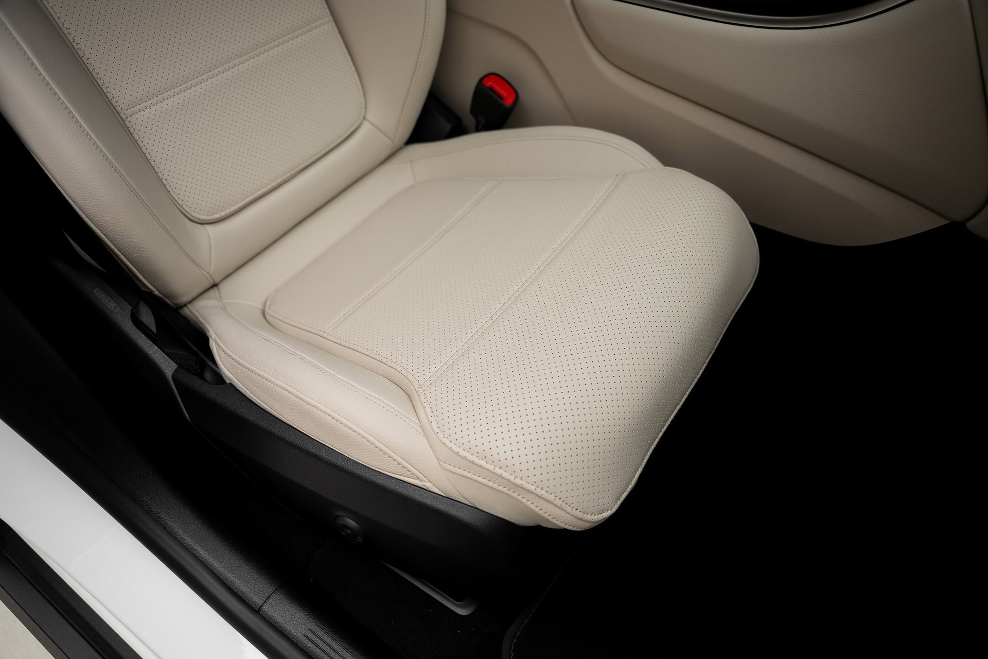 Used 2025 Mercedes-Benz GLC 350e 4MATIC image 62