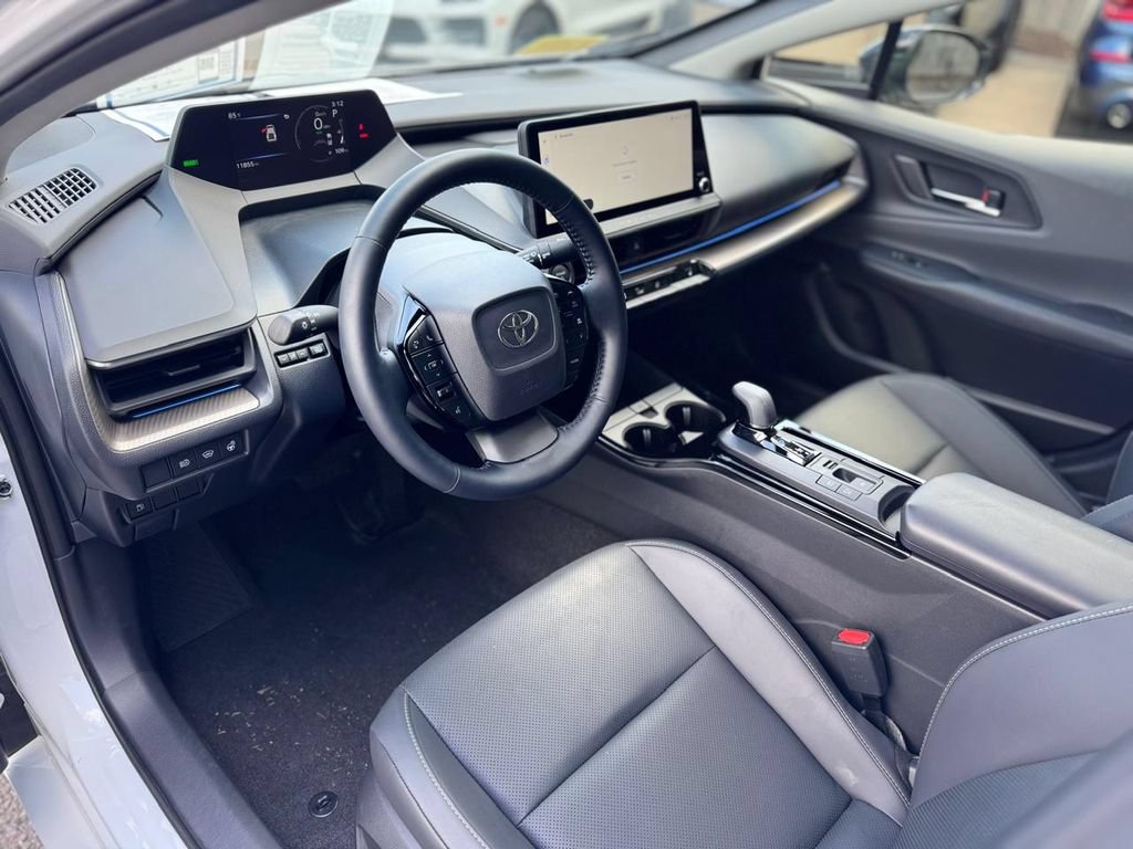 Used 2025 Toyota Prius XLE AWD/4WD image 15