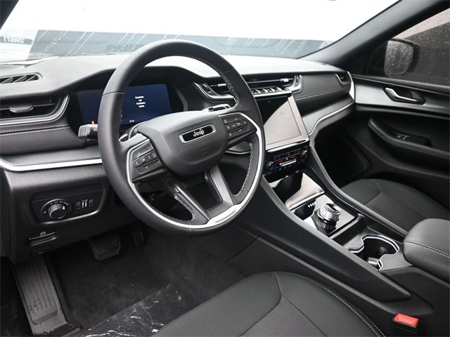 New 2025 Jeep Grand Cherokee Laredo X w/ Luxury Tech Group I image 11