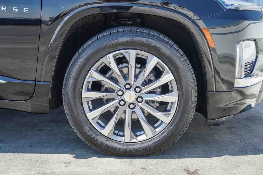 Used 2023 Chevrolet Traverse Premier image 11