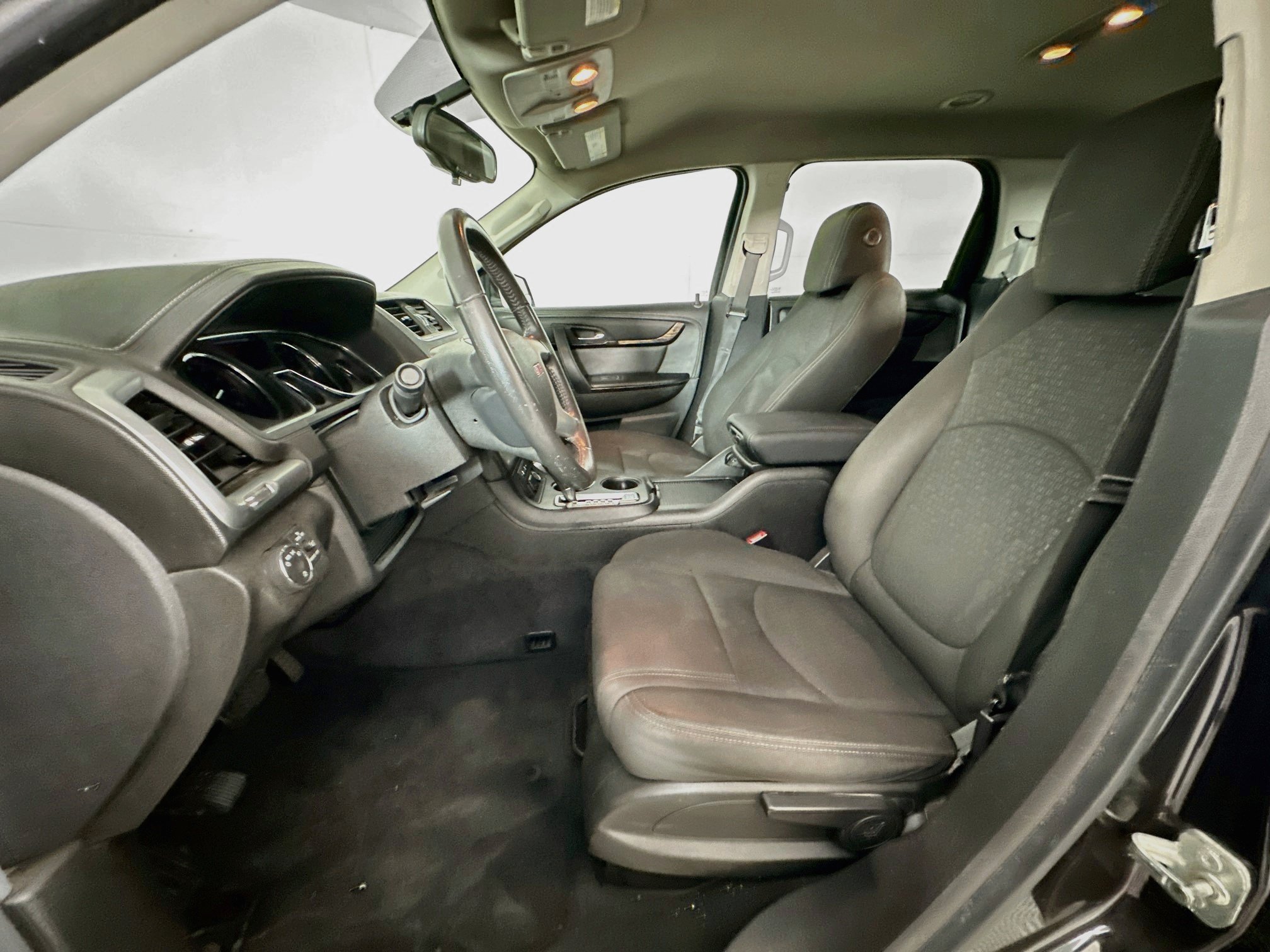 Used 2016 GMC Acadia SLE FWD image 13