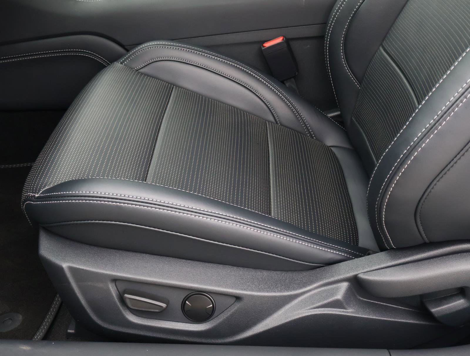 Used 2024 Ford Mustang GT Premium image 12