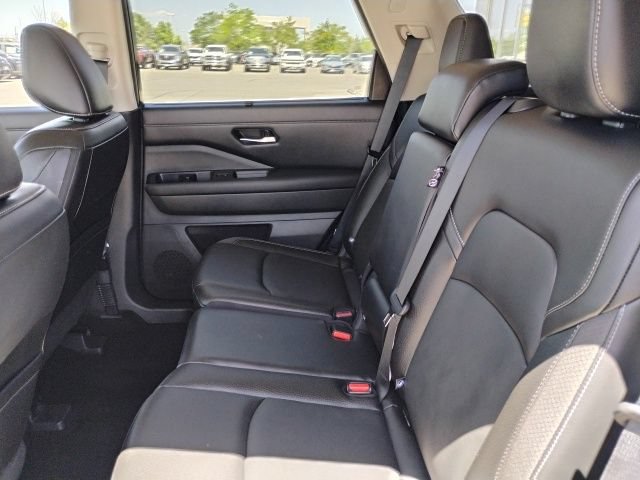 Used 2023 Nissan Pathfinder SL w/ Lighting Package (N92) AWD/4WD image 12