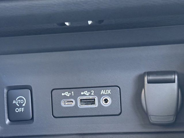 New 2025 Nissan Sentra SV w/ Trunk Package FWD image 31