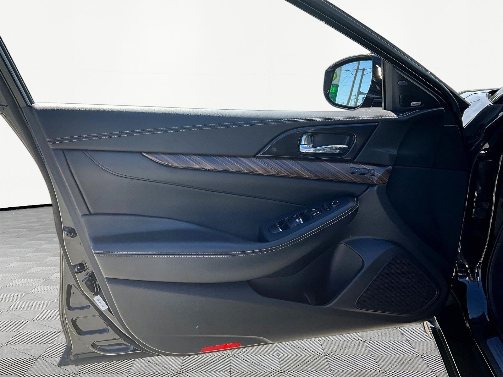 Used 2018 Nissan Maxima Platinum FWD image 19