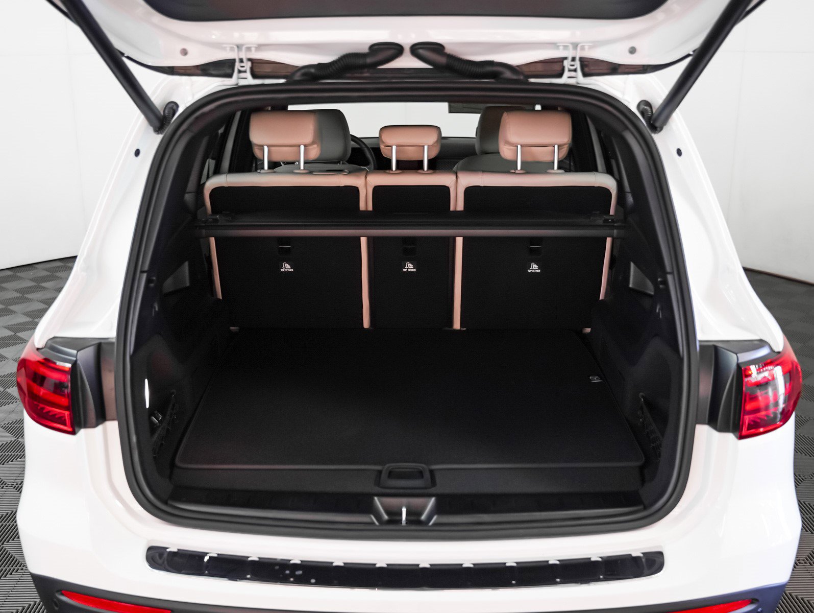 New 2025 Mercedes-Benz GLB 250 4MATIC image 11