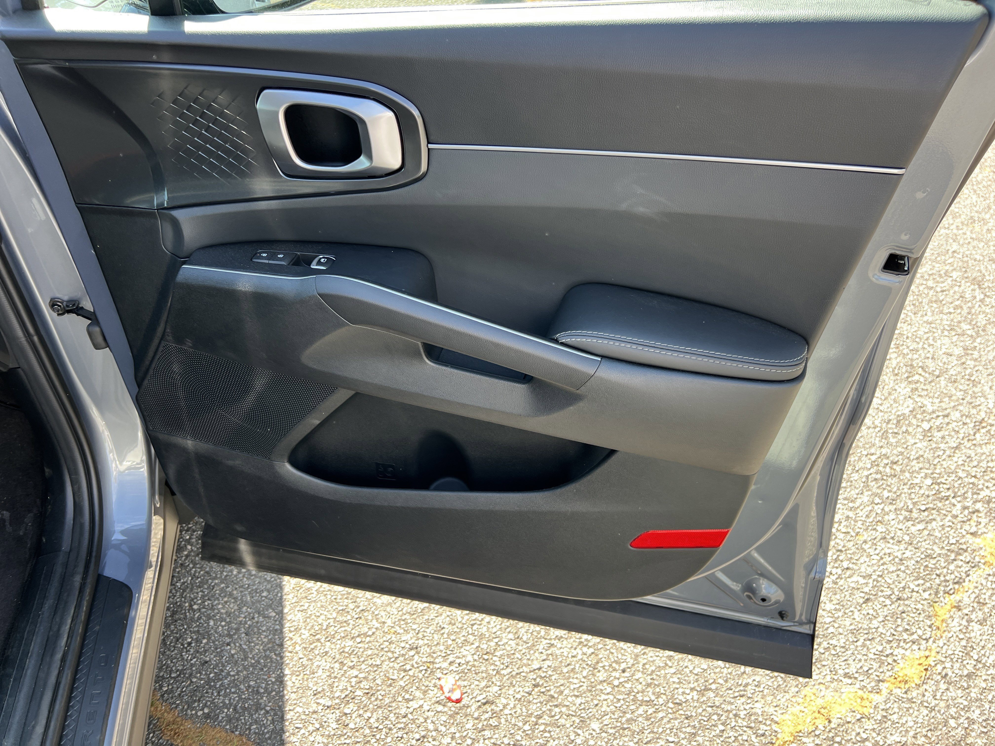 Certified 2025 Kia Sorento EX w/ Panoramic Sunroof Package image 14