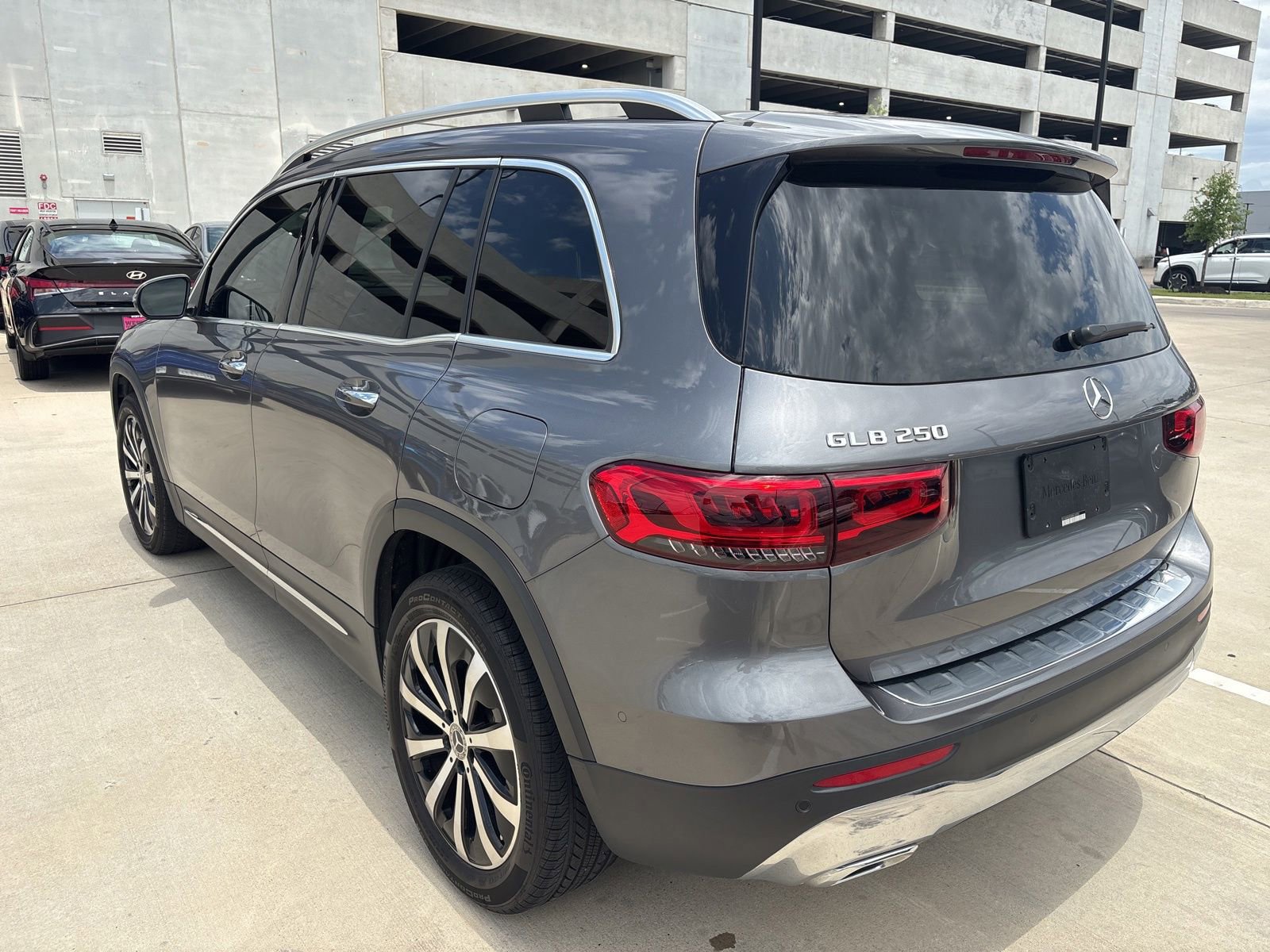 Used 2021 Mercedes-Benz GLB 250 w/ Premium Package image 6