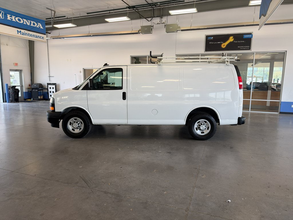 Used 2018 Chevrolet Express 2500 w/ Driver Convenience Package RWD image 2