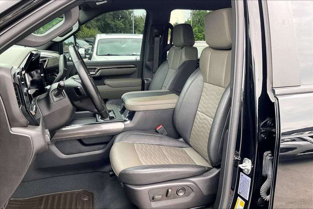 Used 2025 Chevrolet Silverado 2500 ZR2 w/ LPO, Dark Essentials Package AWD/4WD image 30