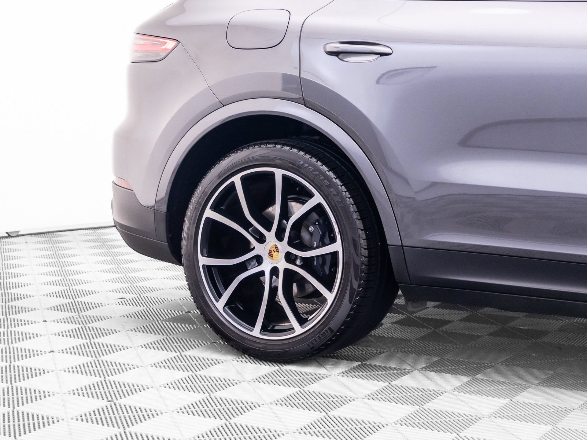 Certified 2023 Porsche Cayenne AWD/4WD image 35