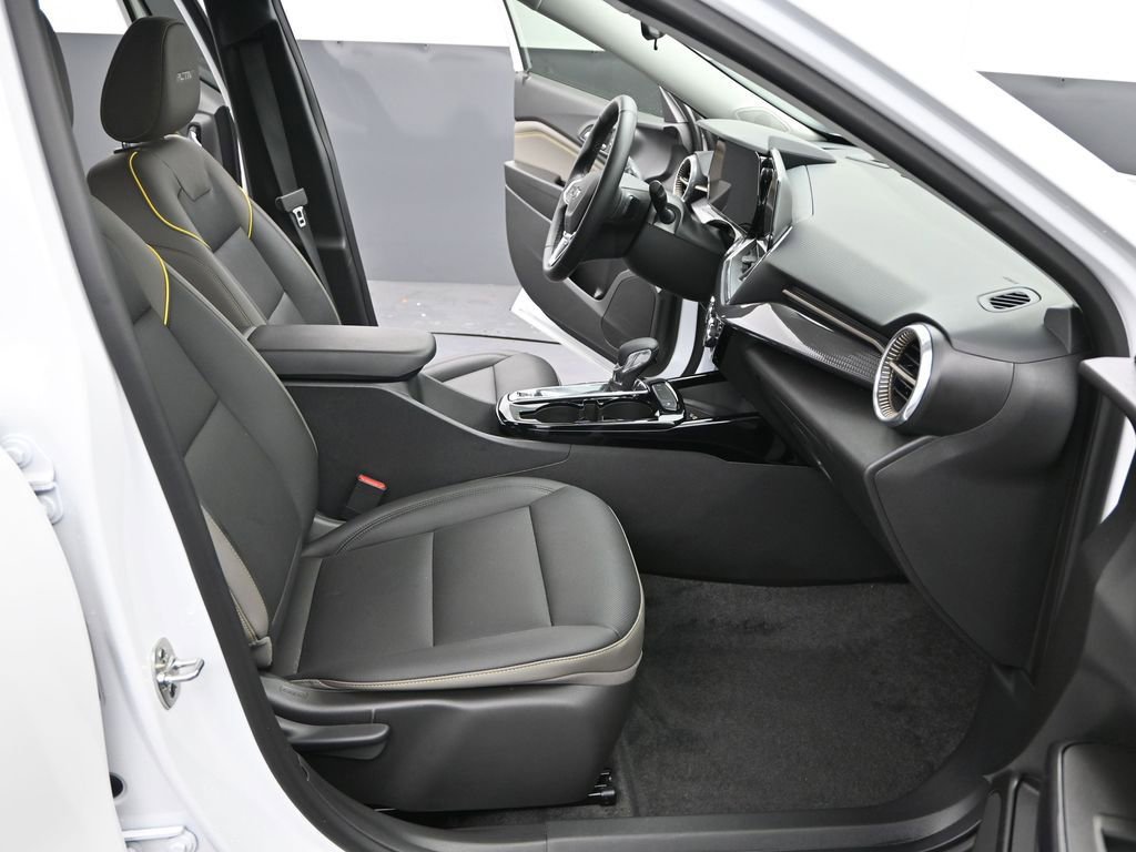 Used 2025 Chevrolet Trax ACTIV w/ Sunroof Package image 13