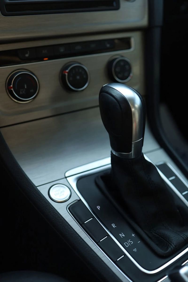 Used 2016 Volkswagen Golf SE image 20