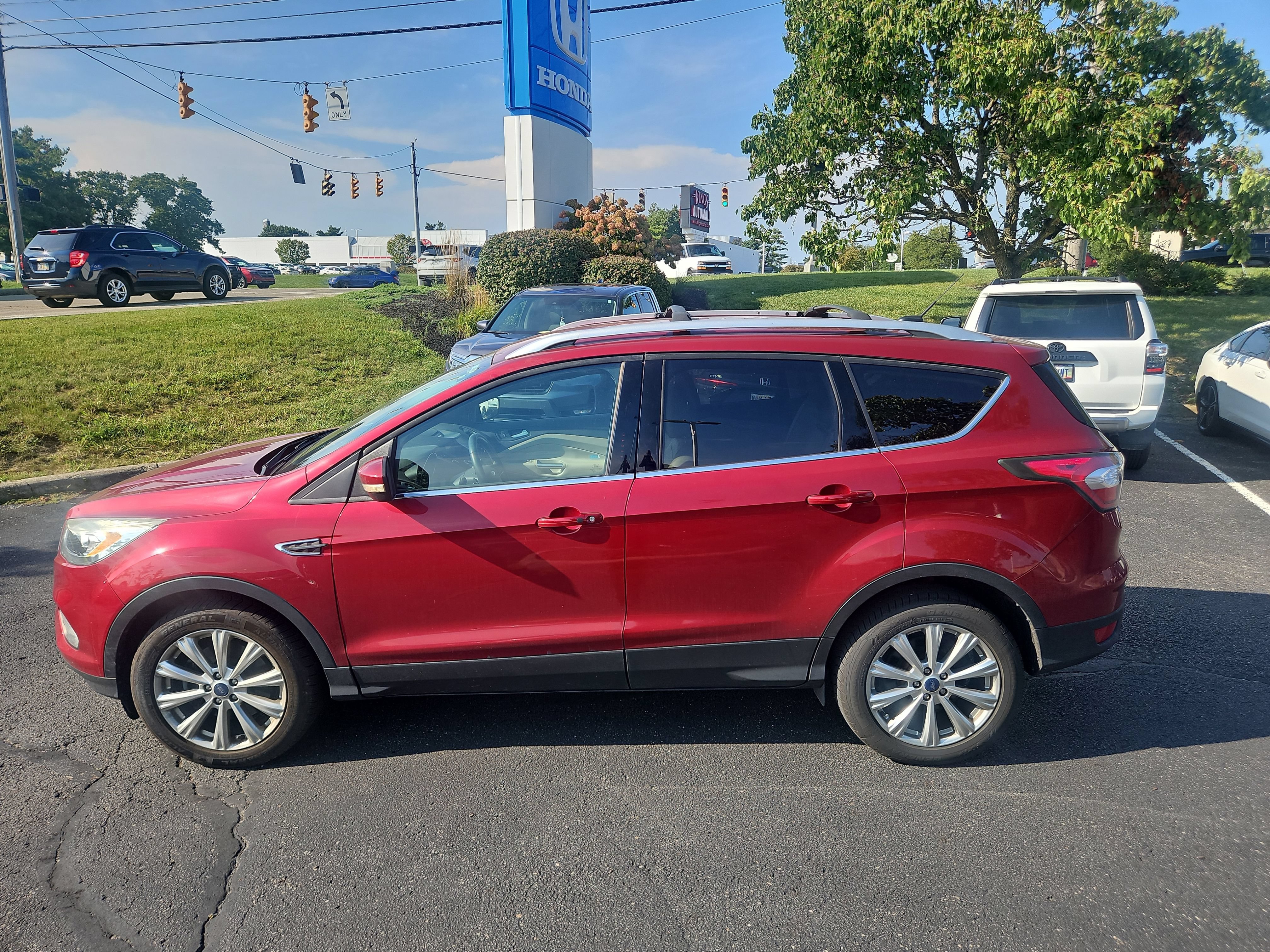 Used 2017 Ford Escape Titanium FWD image 4