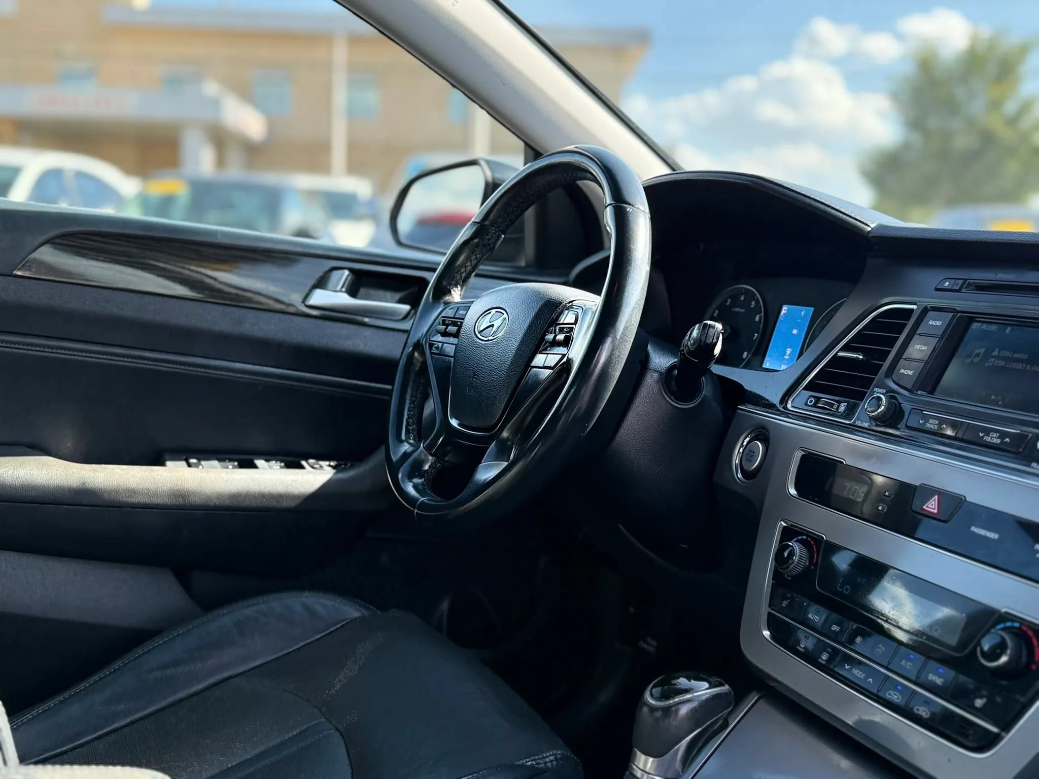 Used 2015 Hyundai Sonata Limited w/ Cargo Package FWD image 24