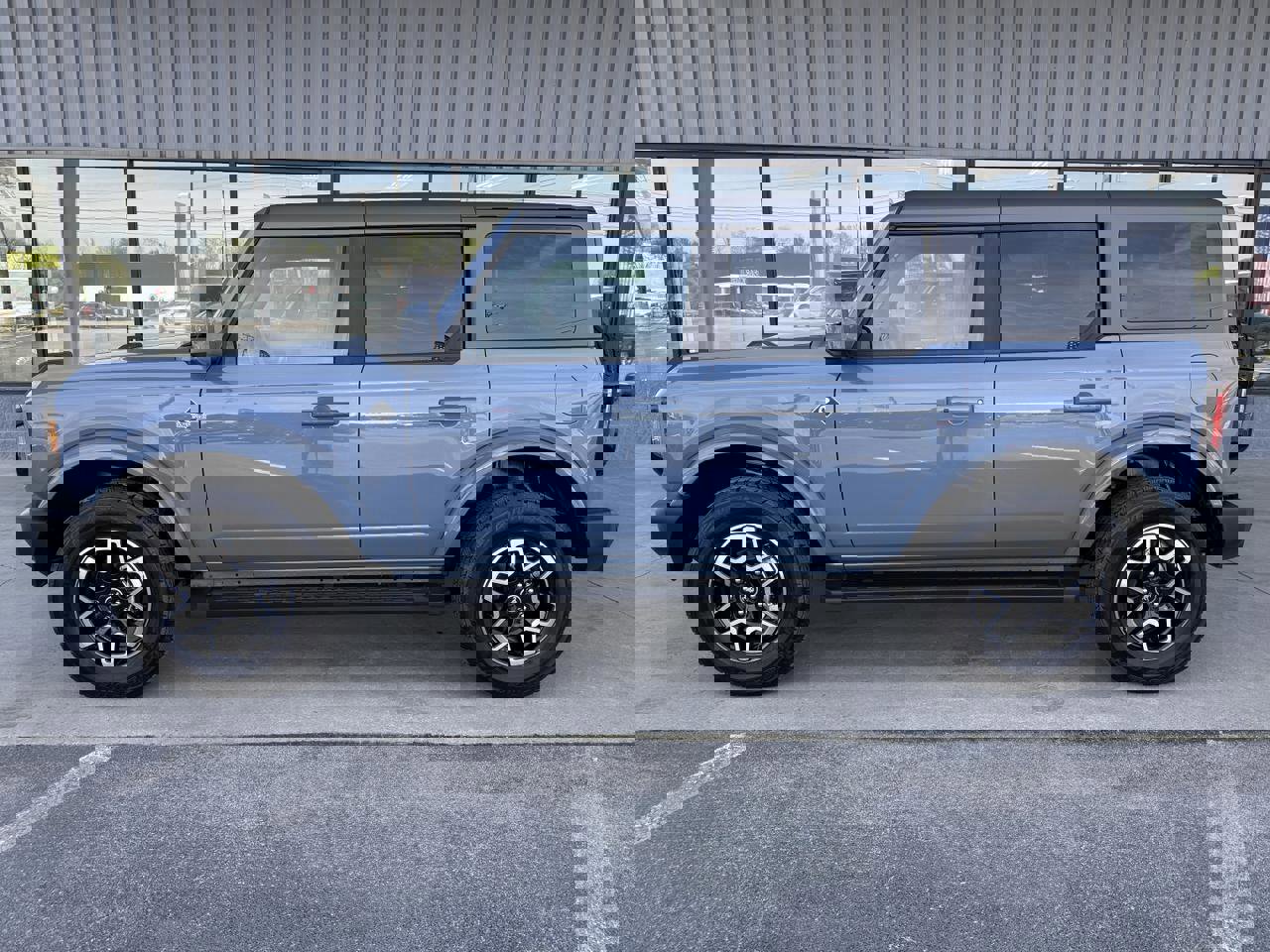 Used 2024 Ford Bronco Outer Banks image 9