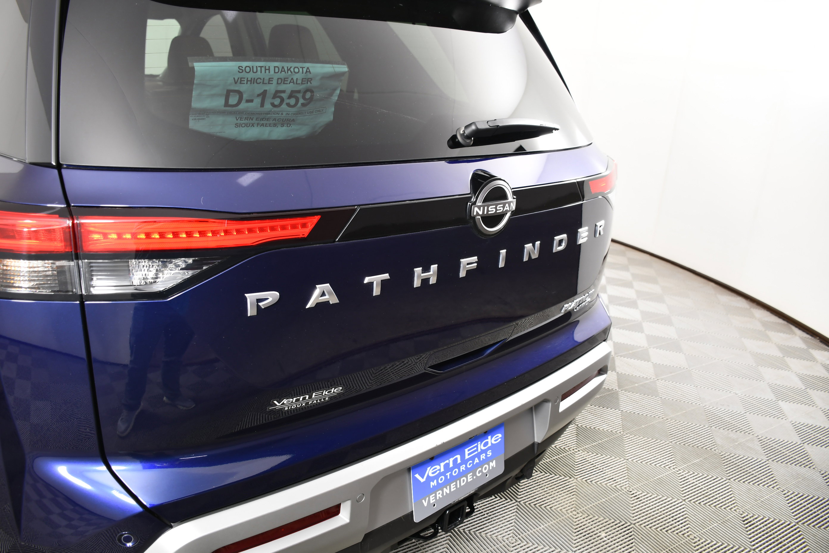 Used 2023 Nissan Pathfinder Platinum image 15