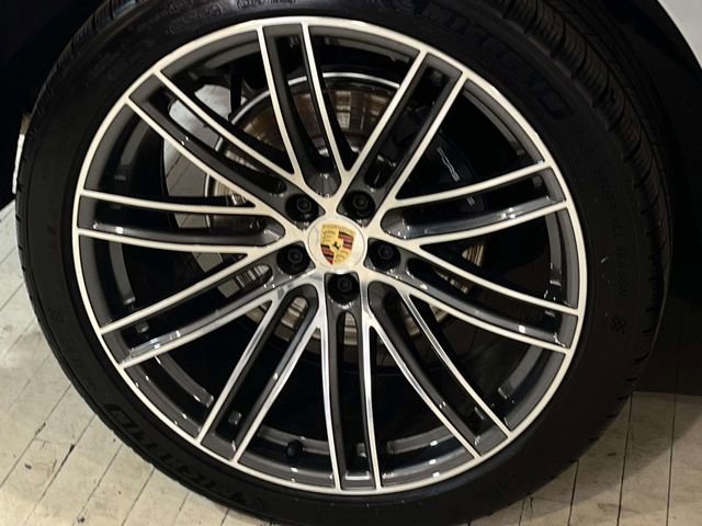 Certified 2026 Porsche Macan AWD/4WD image 13