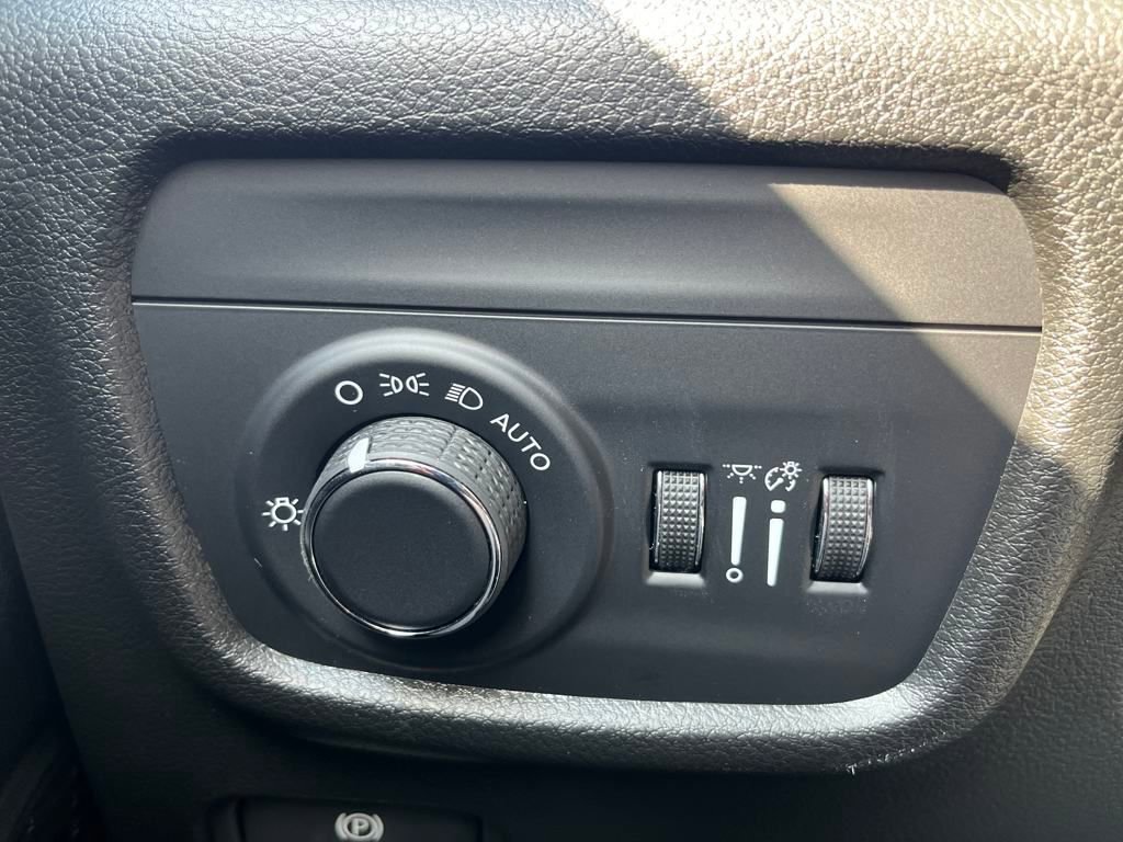 New 2025 Jeep Grand Cherokee L Laredo w/ Luxury Tech Group I image 33